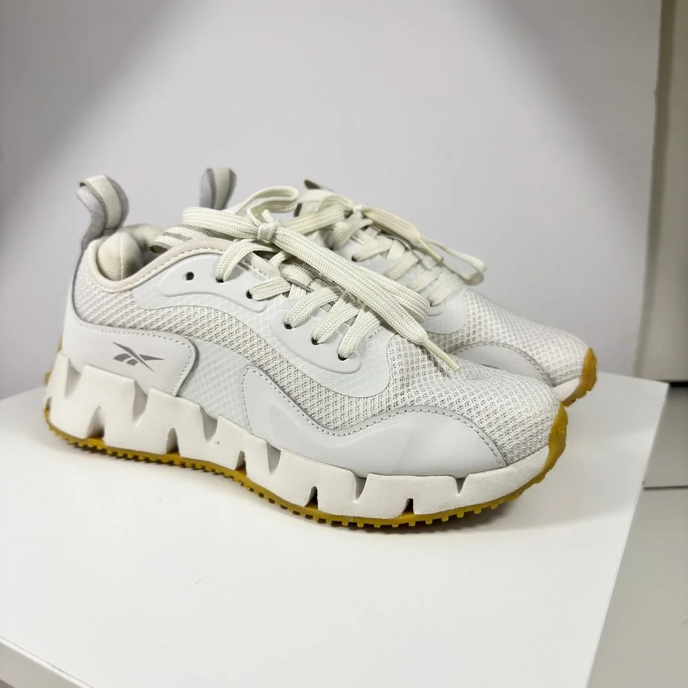 Reebok Zig Dynamica 4 Sneakers Womens Size 7 White Gum Zigzag Sole Running Shoes